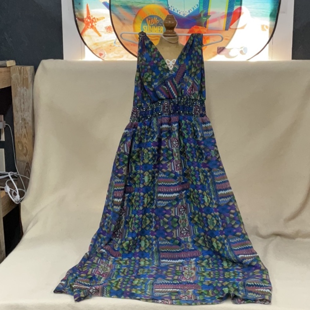 EUC Woman’s sleeveless Sassy doll creations dress